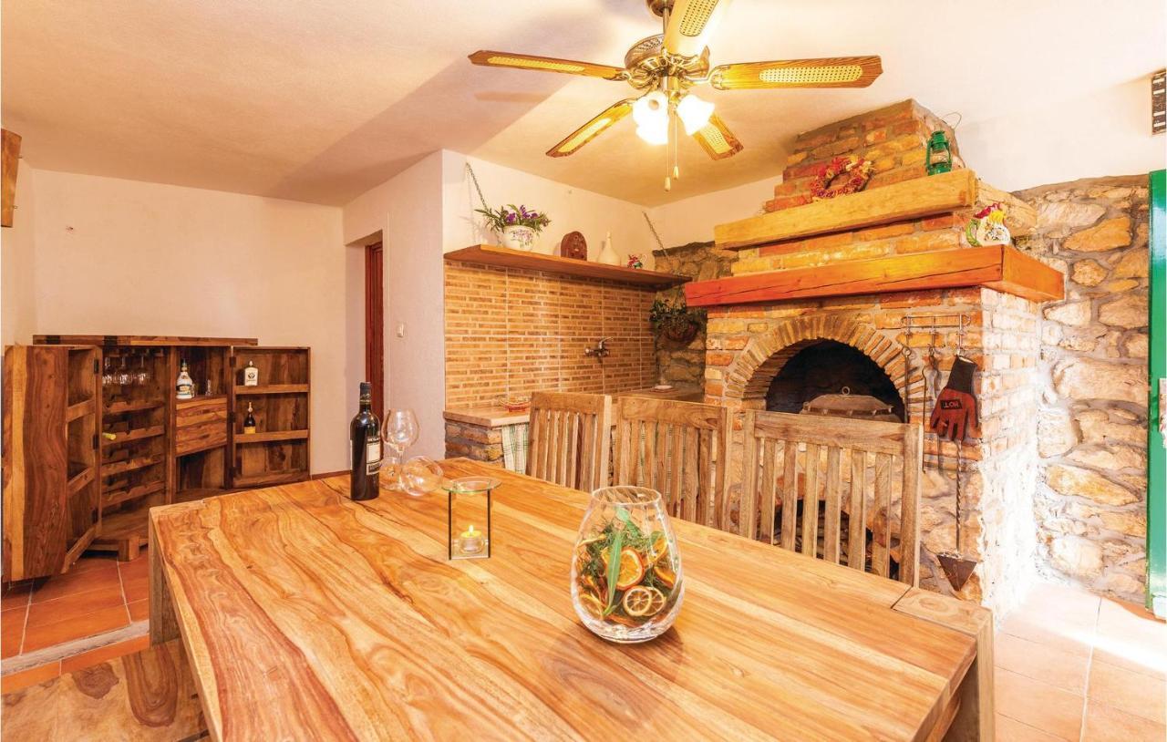 Stunning Home In Punat With Kitchen Стара Башка Екстер'єр фото